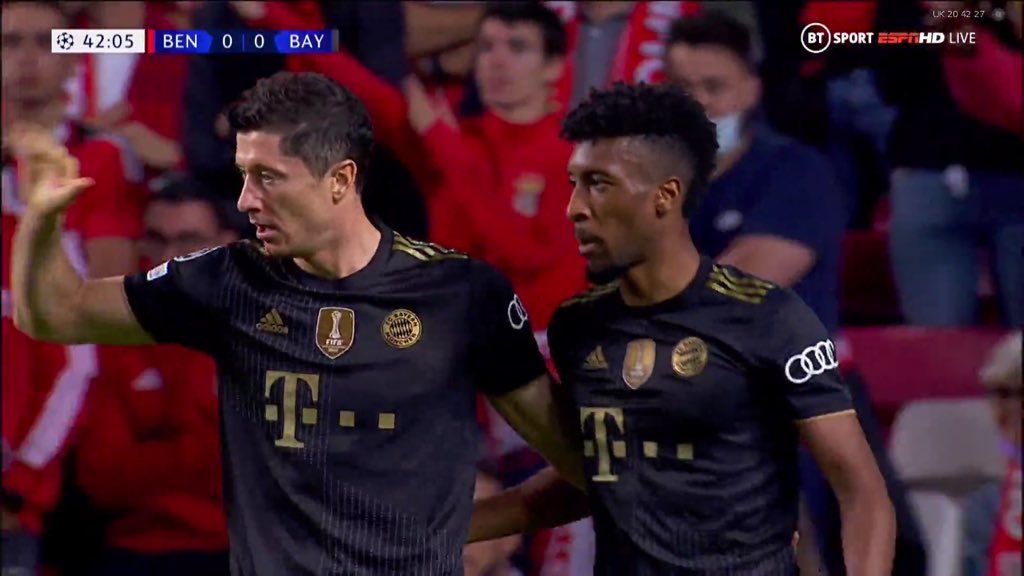 Bayern wygrał z Benfiką po zabójczej końcówce! Popis Sane, trafienie Lewandowskiego [WIDEO]