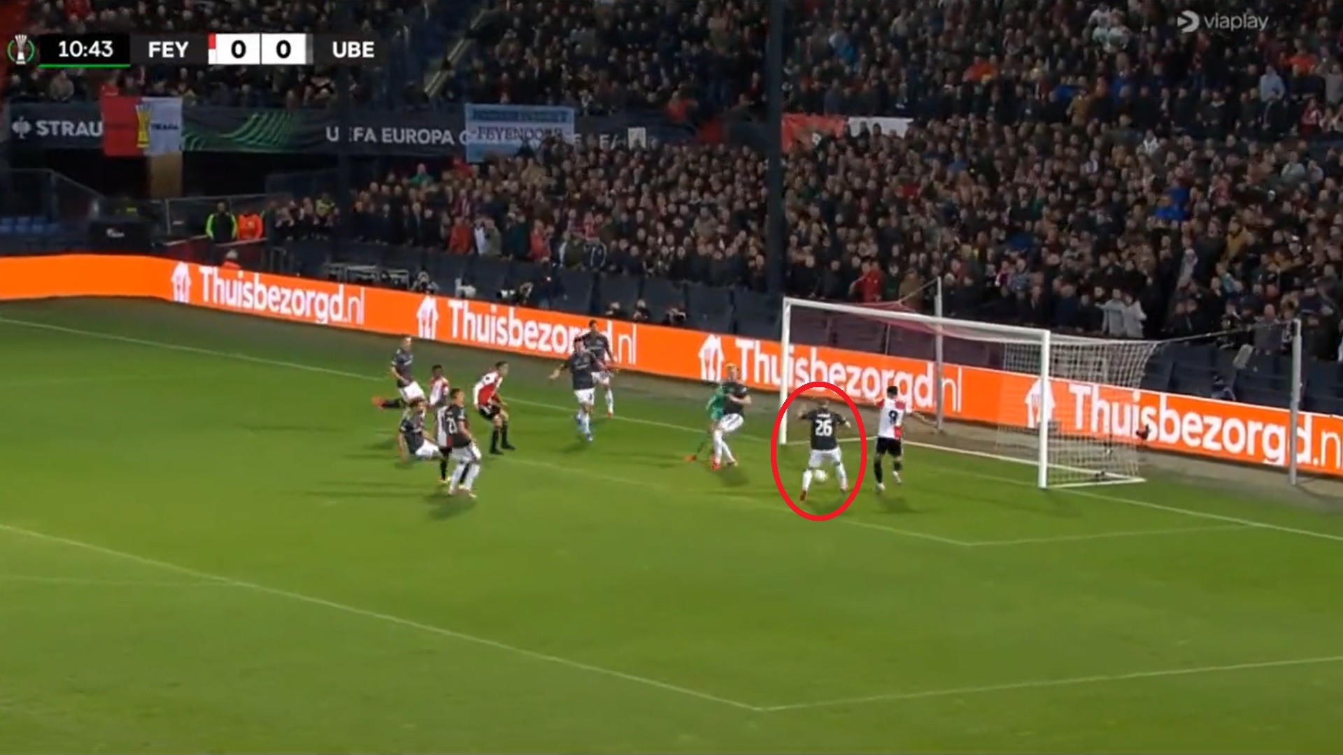 Spory błąd Tymoteusza Puchacza w meczu z Feyenoordem. Łukasz Piszczek nie ma wątpliwości [WIDEO]