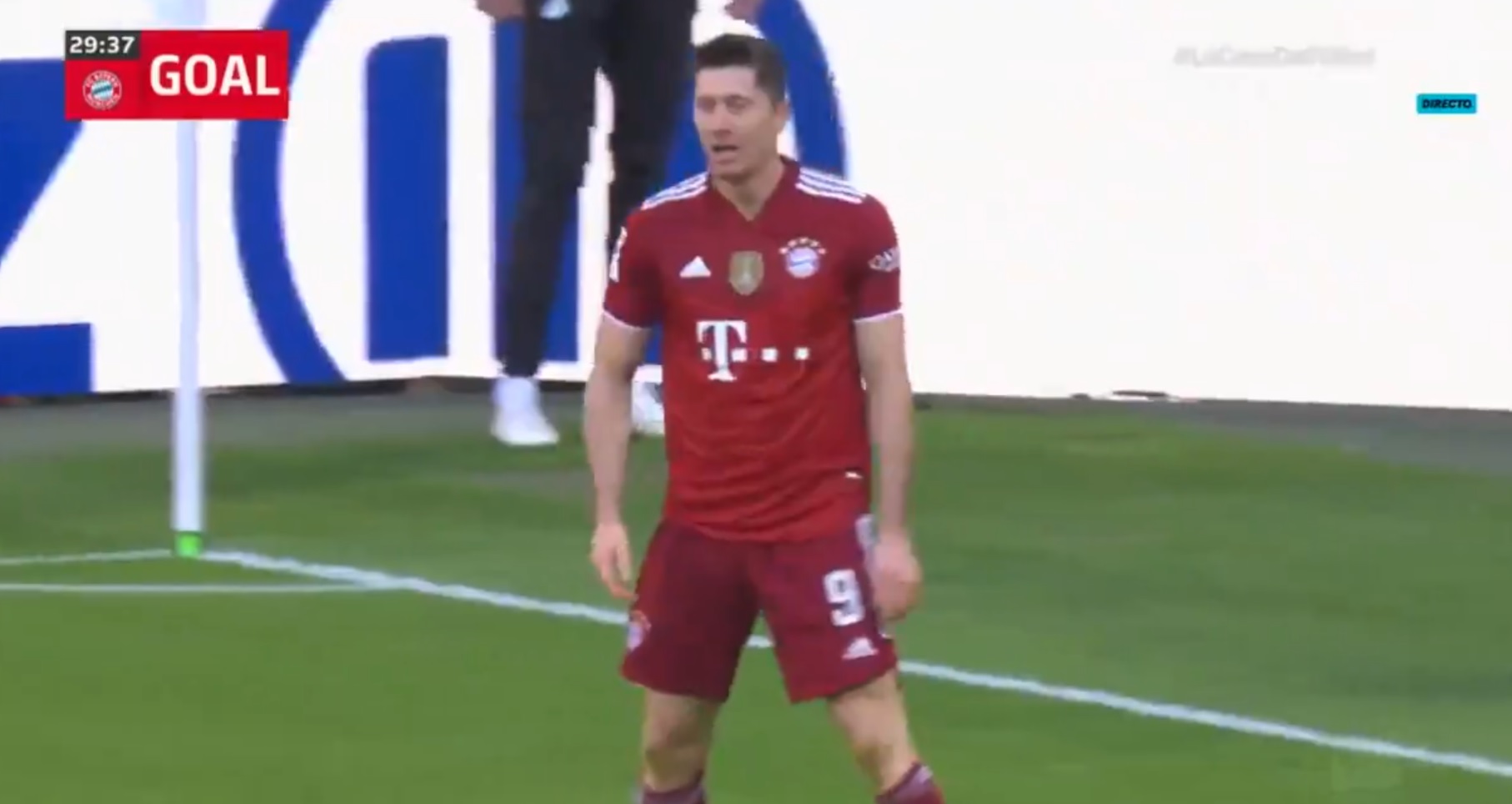 Piękny gol Roberta Lewandowskiego! Polak zdobył kolejną bramkę w Bundeslidze [WIDEO]