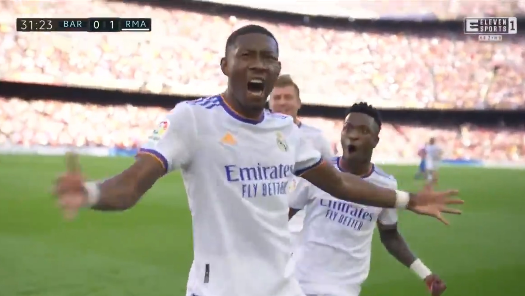 Real Madryt znów górą w El Clasico! Szalona końcówka na Camp Nou [WIDEO]