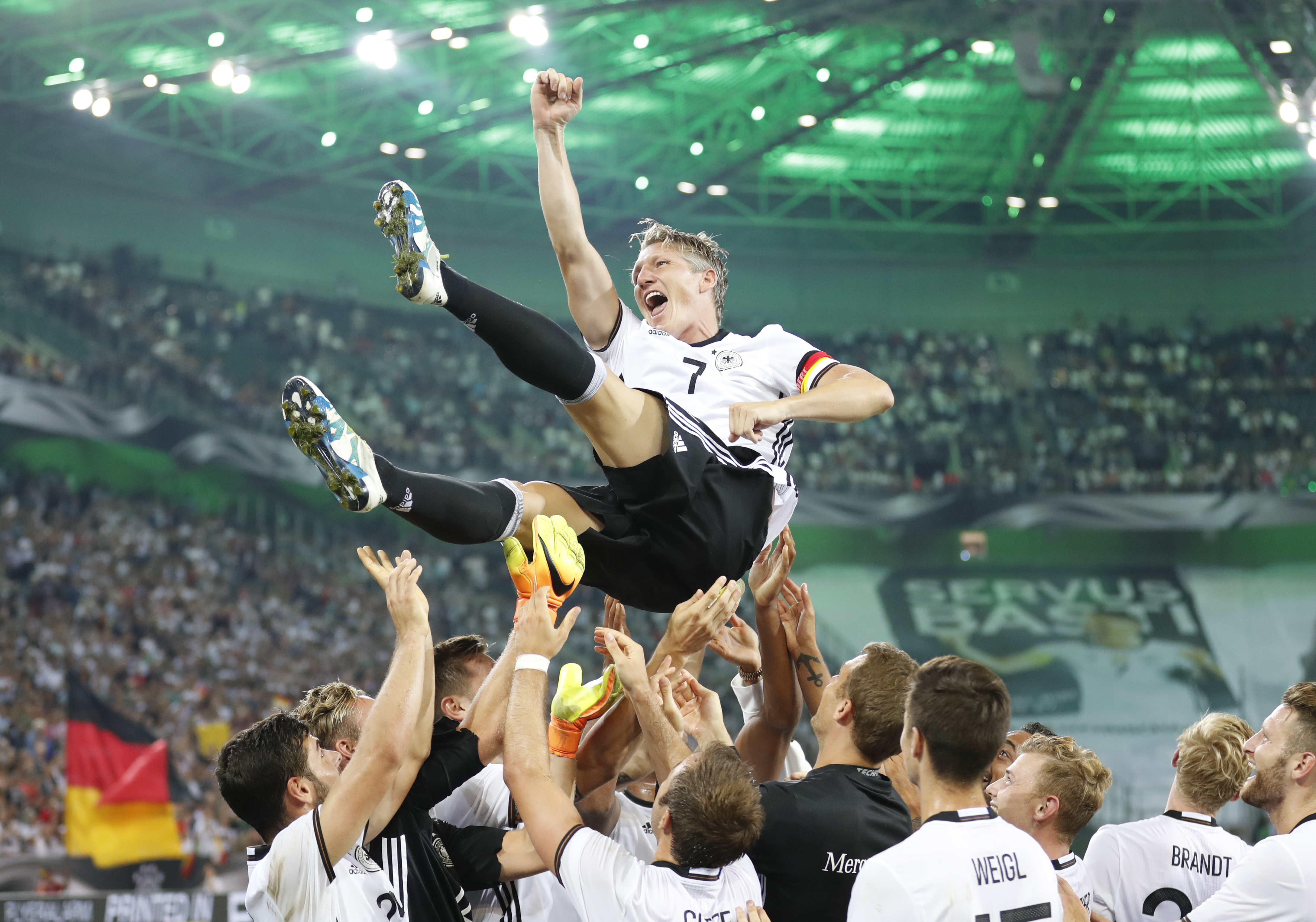 Bastian Schweinsteiger wskazał swojego faworyta do Złotej Piłki. "Był kluczowym zawodnikiem"