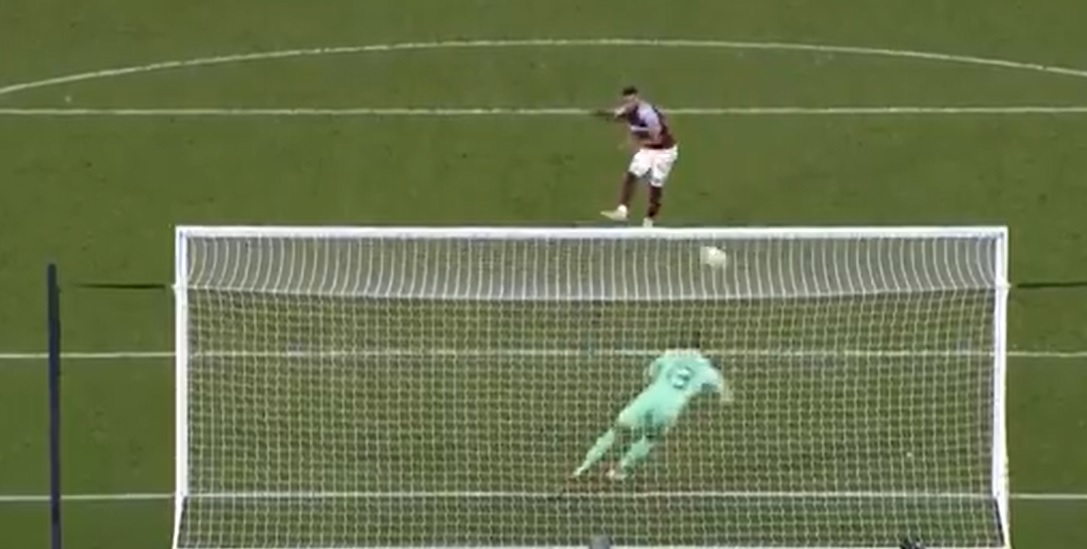 West Ham wyrzucił Manchester City z Pucharu Ligi Angielskiej. Awans Liverpoolu, magiczny gol Origiego [WIDEO]