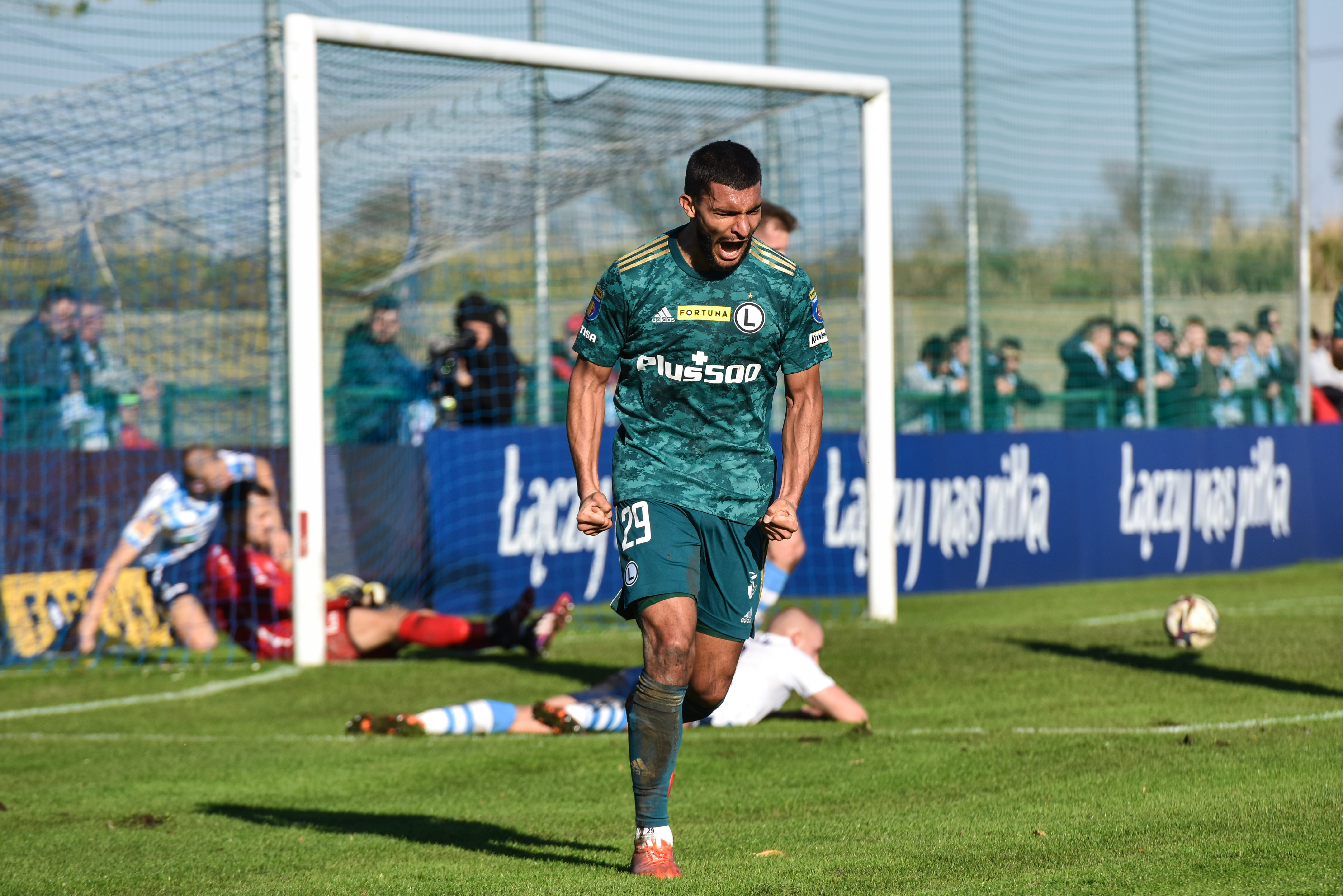 Legia Warszawa uporała się z trzecioligowcem w Pucharze Polski. Trudny debiut nowego trenera