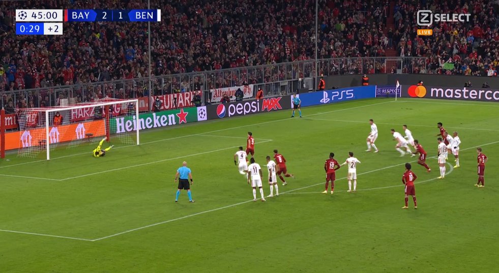 Robert Lewandowski nie strzelił rzutu karnego! "Fatalnie uderzył" [WIDEO]