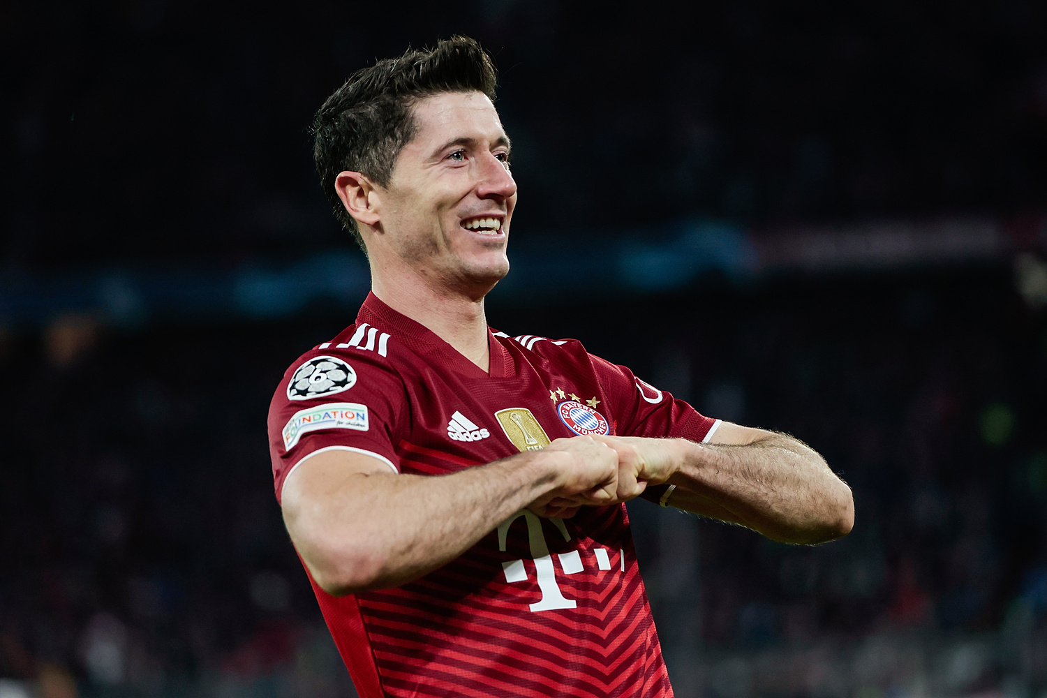 Pini Zahavi śledzi poczynania Bayernu. "To może pomóc rozwiązać sytuację Lewandowskiego"