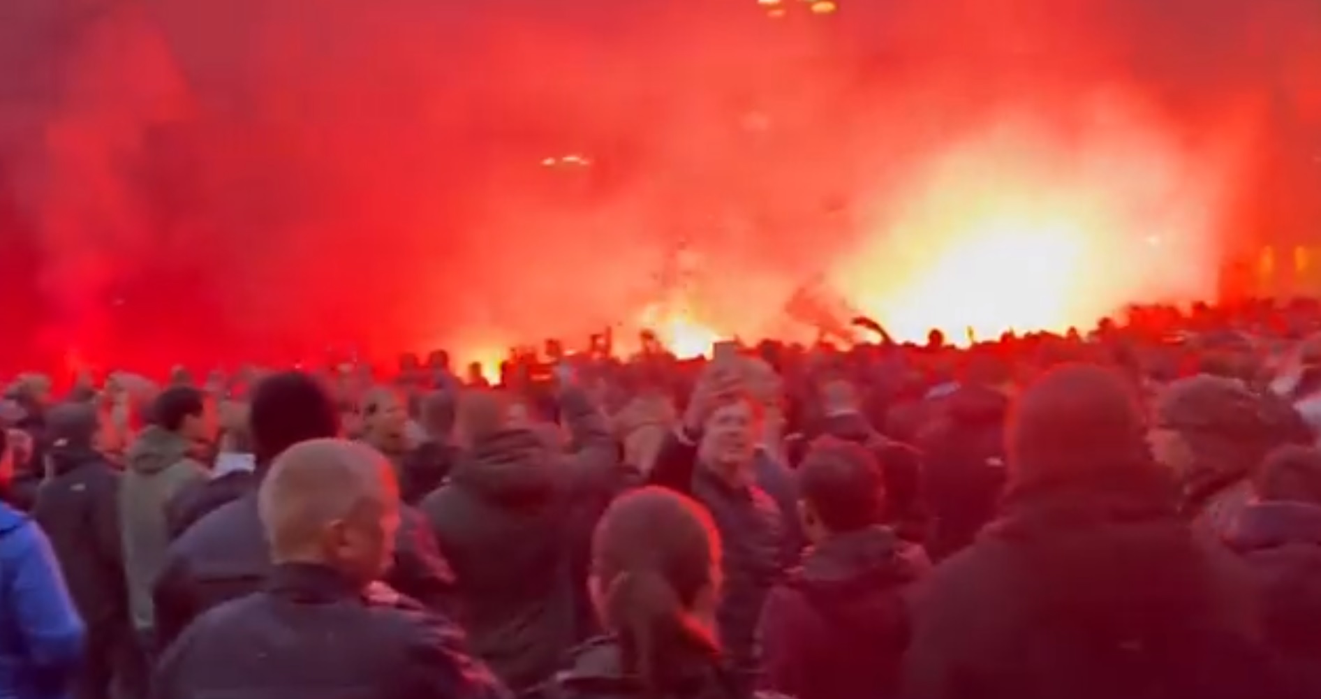 Tysiące kibiców Ajaksu stawiły się w Dortmundzie. Kapitalna atmosfera przed meczem Ligi Mistrzów [WIDEO]