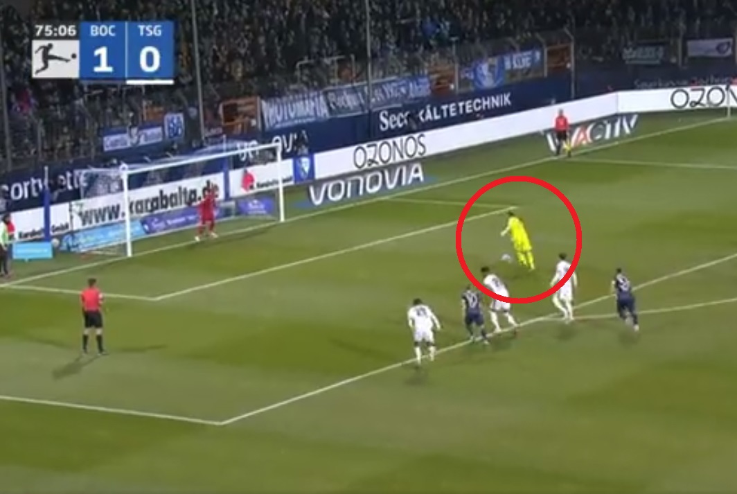 Sceny w Bundeslidze. Bramkarz podszedł do rzutu karnego. Efekt był fatalny [WIDEO]