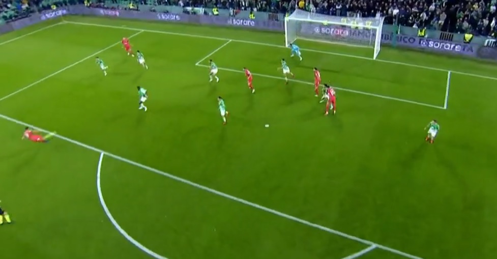 Sevilla wygrała z Realem Betis. Marcos Acuna odpalił petardę [WIDEO]