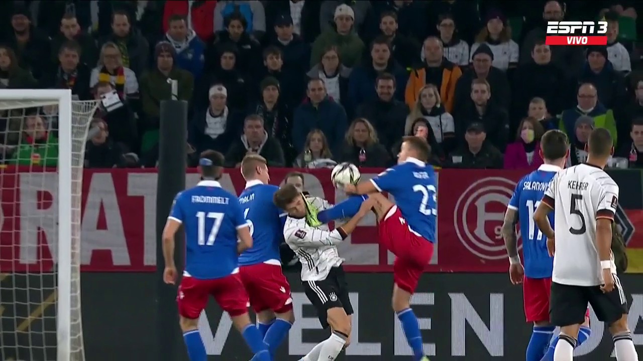 9:0! Reprezentacja Niemiec rozniosła rywali! Czerwona kartka za cios karate [WIDEO]