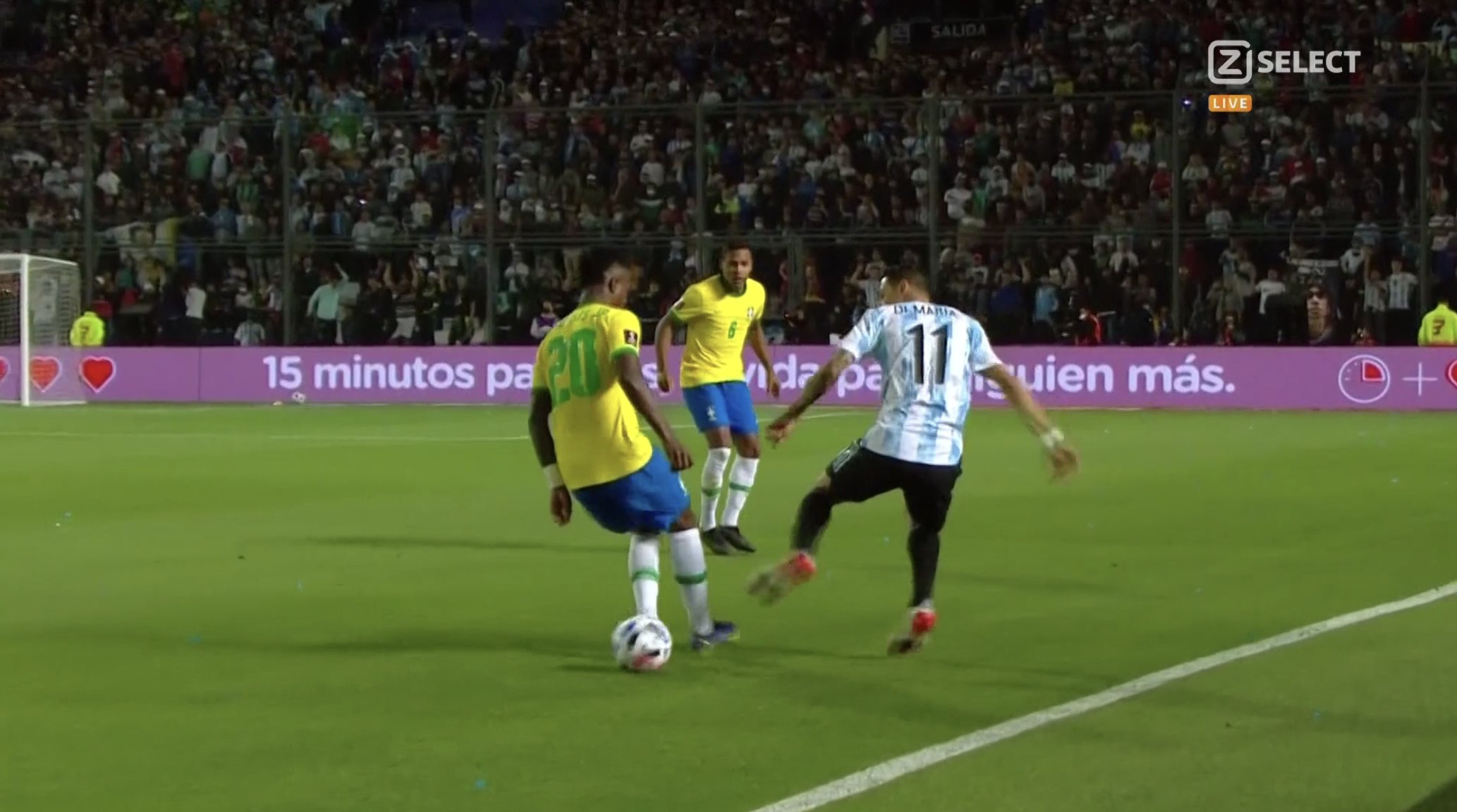Argentyna na remis z Brazylią. Kontrowersyjna decyzja arbitra, polała się krew [WIDEO]