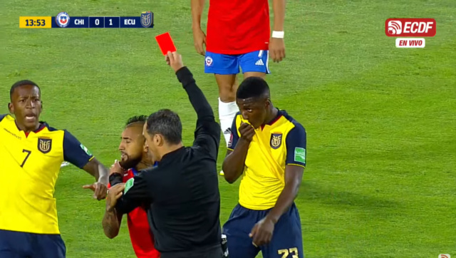 Arturo Vidal wyrzucony z boiska. Czerwona kartka za cios karate [WIDEO]