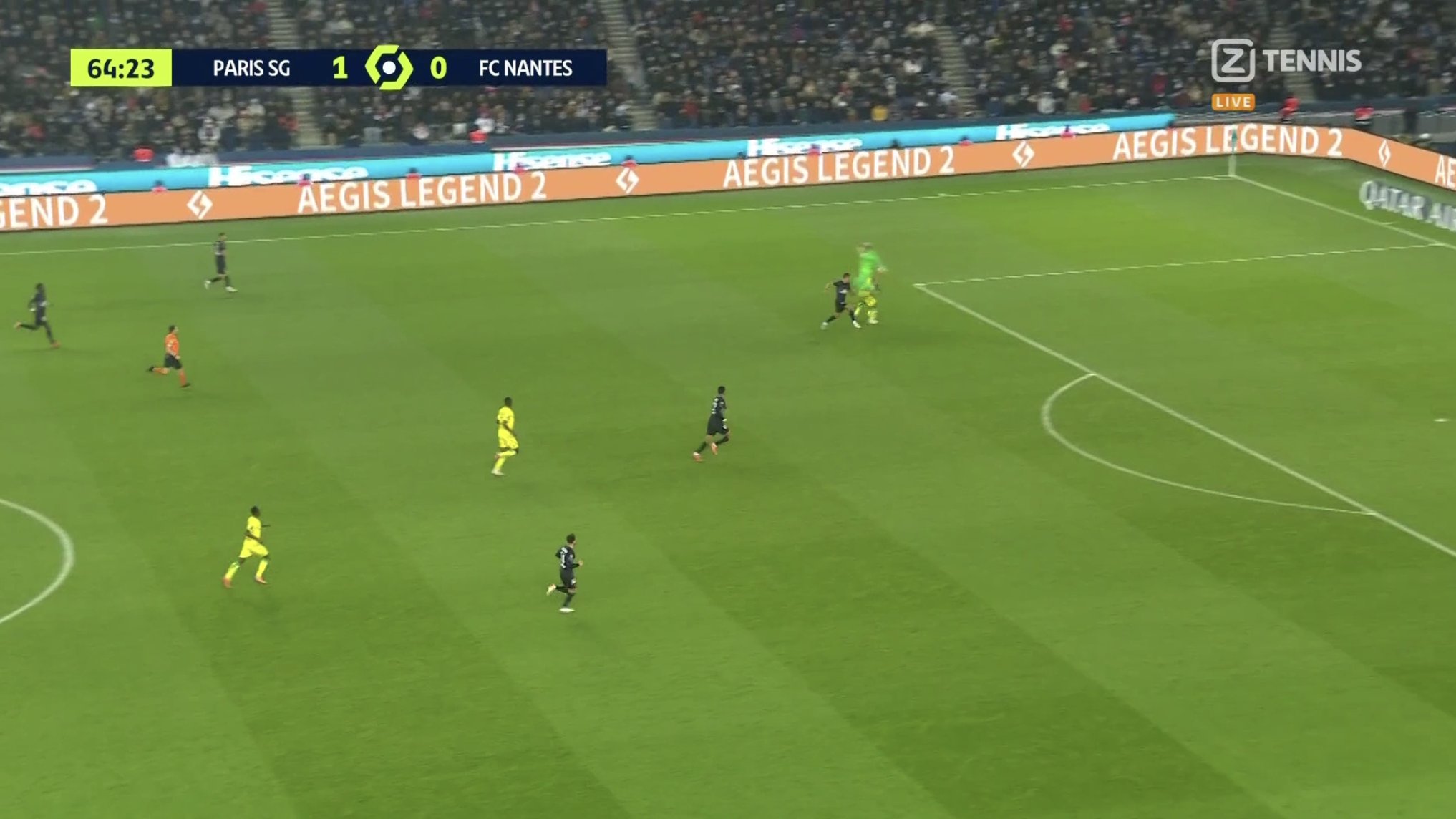 Niesamowite sceny w meczu PSG! Samobój sprzed pola karnego, kuriozalne zachowanie Keylora Navasa [WIDEO]