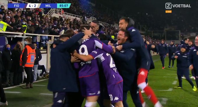 Szalony mecz we Florencji! Dublety Ibrahimovicia i Vlahovicia, pierwsza porażka Milanu w tym sezonie [WIDEO]