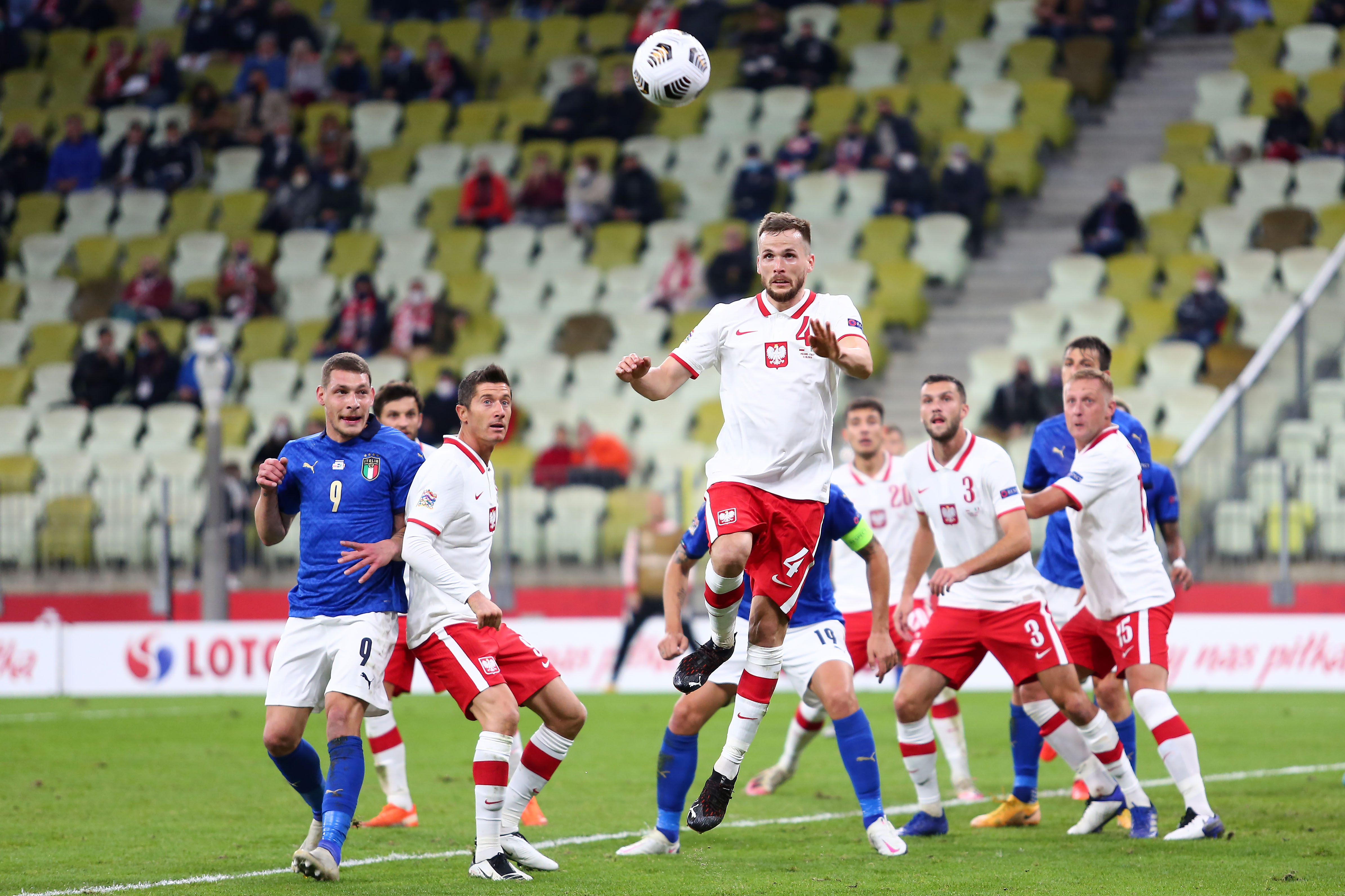 Pierwsze skrzypce w klubie, nieistotna rola w kadrze. "Odsunięty przez Sousę"