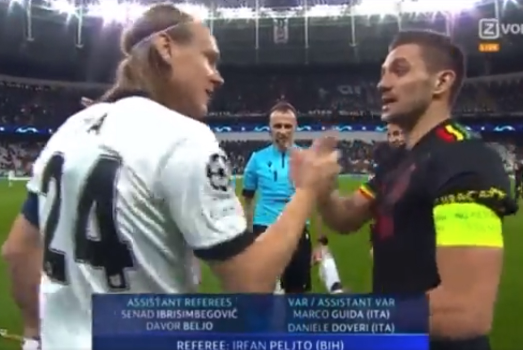 Skandaliczne słowa komentatora o piłkarzu Besiktasu. "Tak brzydki, że zwykle nie wolno mu grać o tej porze"