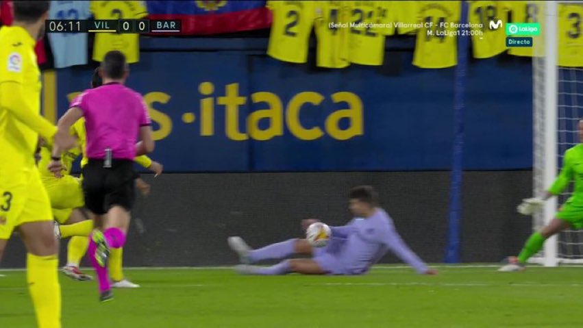 FC Barcelona pokonała Villarreal! Depay bohaterem, gigantyczna kontrowersja po zagraniu Pique [WIDEO]