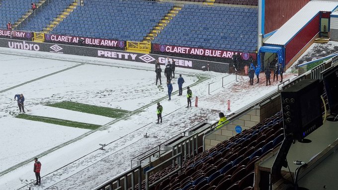Mecz w Premier League przełożony. Tragiczne warunki pogodowe uniemożliwiły grę [WIDEO]