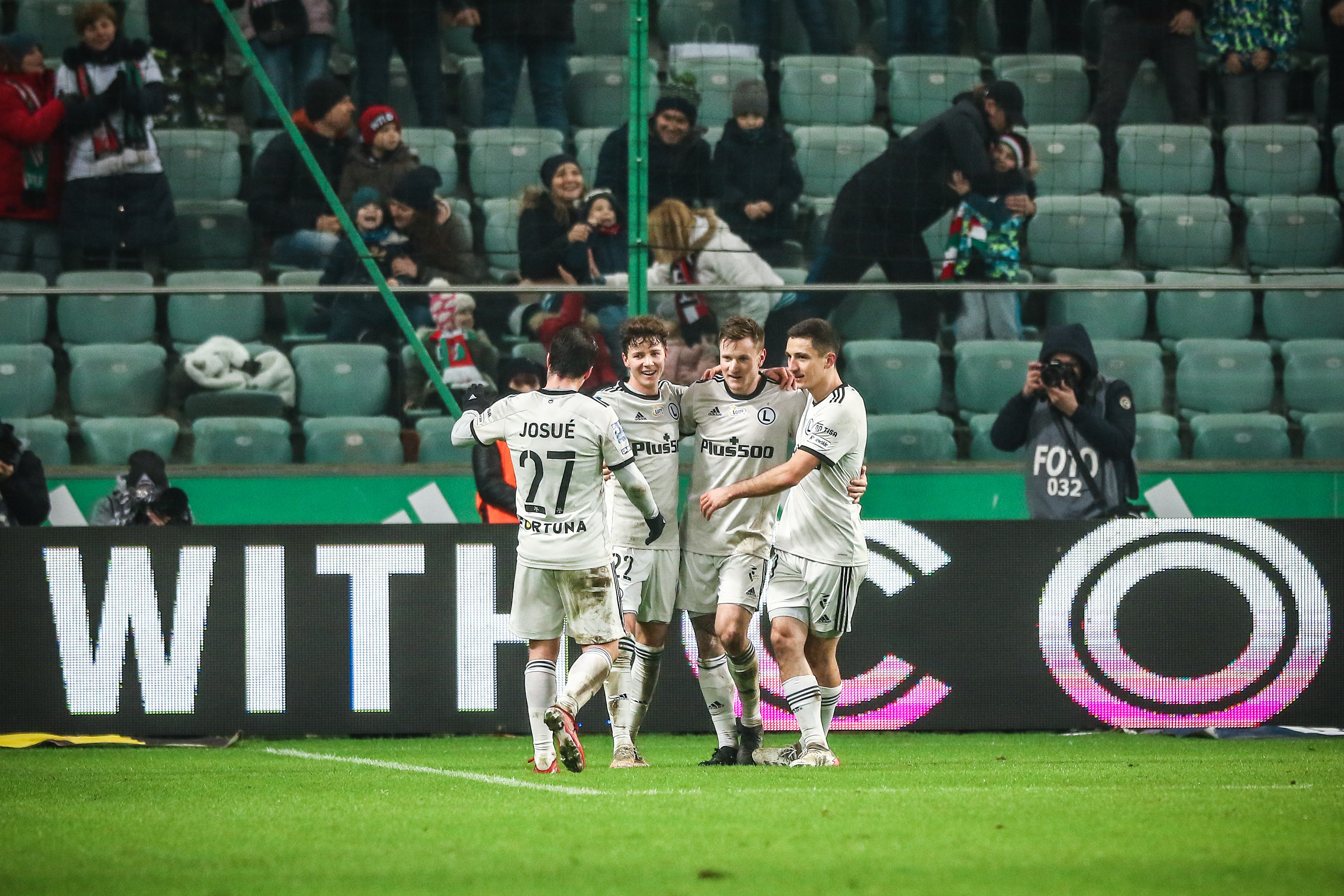 Legia Warszawa przełamała się w PKO Ekstraklasie! Duże kontrowersje przy jedynym golu [ZDJĘCIE]