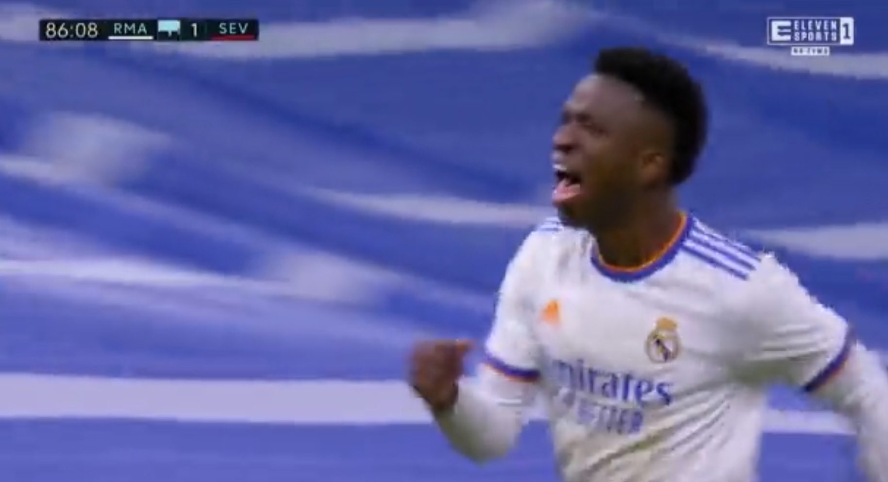 Bomba Viniciusa dała Realowi Madryt wygraną w hicie La Liga! Kosztowny błąd Bono pomógł "Królewskim" [WIDEO]