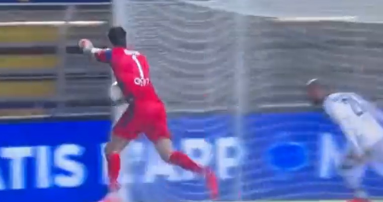 Gianluigi Buffon pokazał klasę! Znów obronił rzut karny, wielka radość doświadczonego golkipera [WIDEO]