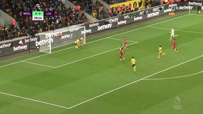 Pudło sezonu w Premier League! Kompletna kompromitacja napastnika Liverpoolu [WIDEO]