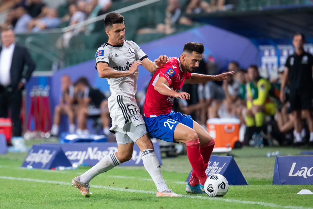 Legia Warszawa podjęła decyzję ws. Bartosza Kapustki. Rozmowy się zaczęły. "Jesteśmy w stanie wziąć to ryzyko"