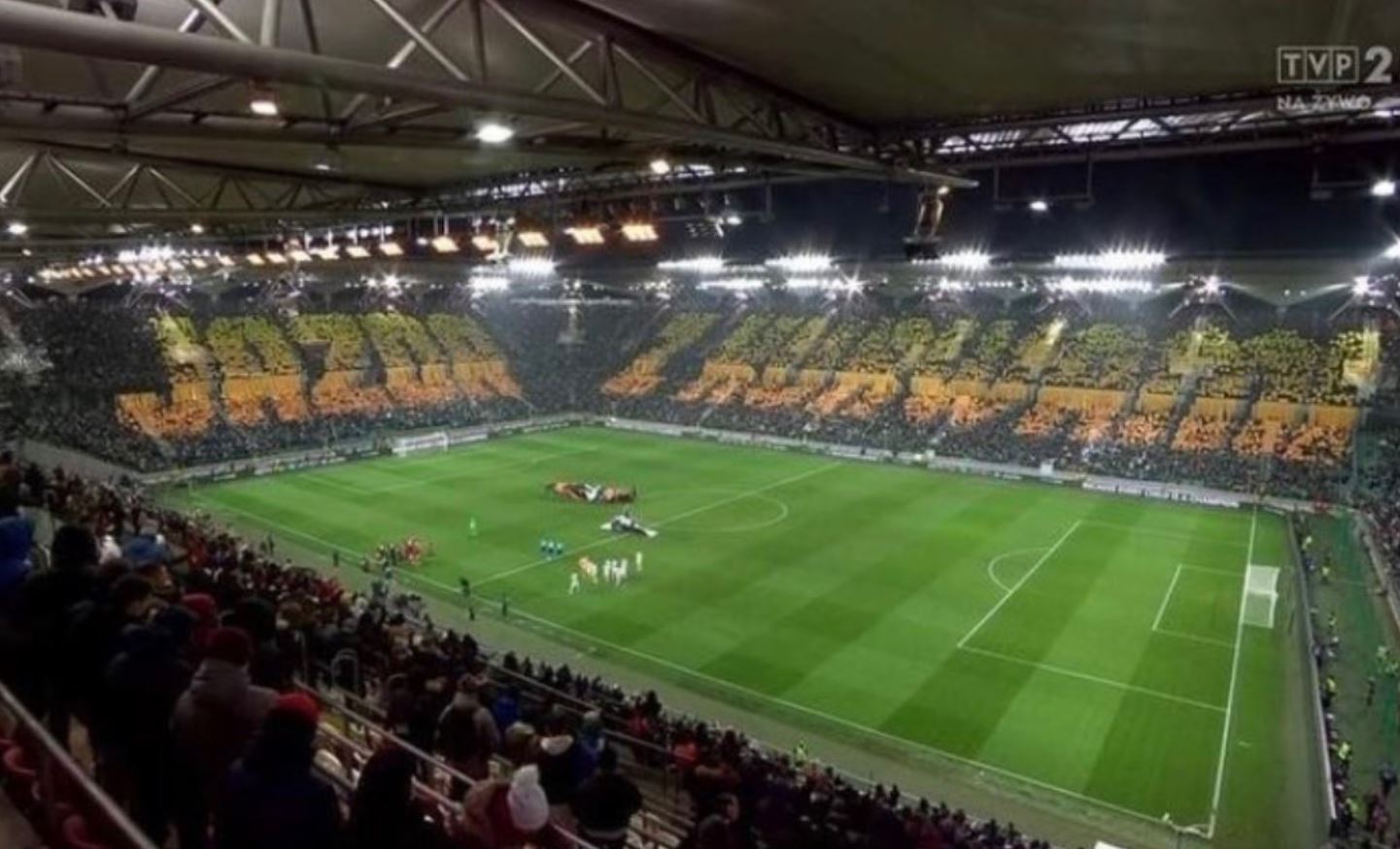 Kontrowersyjna oprawa kibiców Legii Warszawa przed meczem ze Spartakiem Moskwa. Nie brakuje ostrych komentarzy