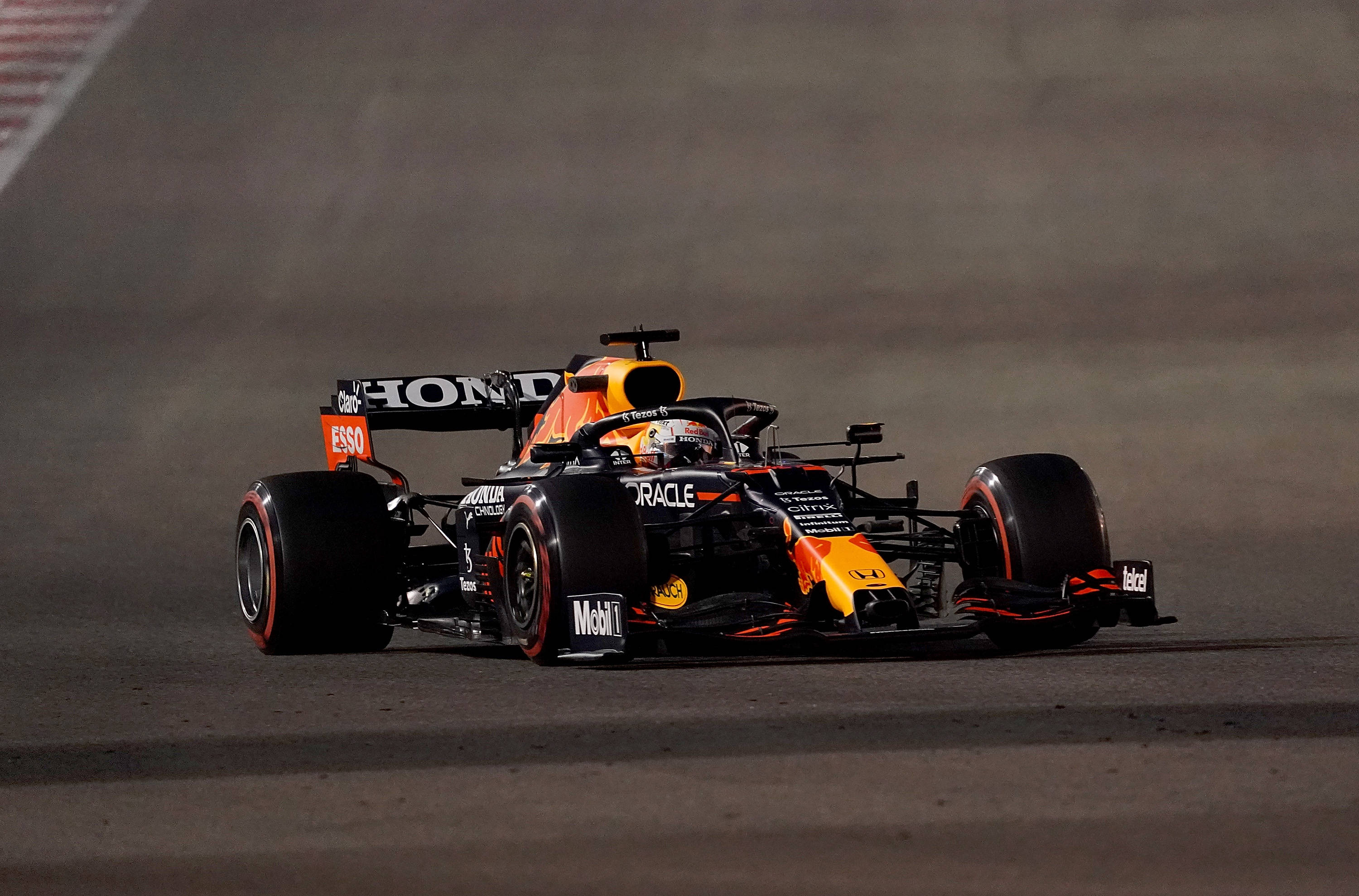 Max Verstappen z pole position przed ostatnim Grand Prix! Spektakularne okrążenie Holendra [WIDEO]