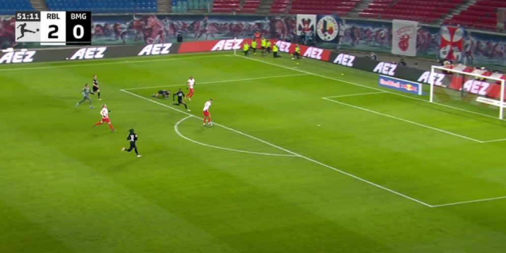 Pudło sezonu w meczu Bundesligi! Totalna kompromitacja Andre Silvy [WIDEO]