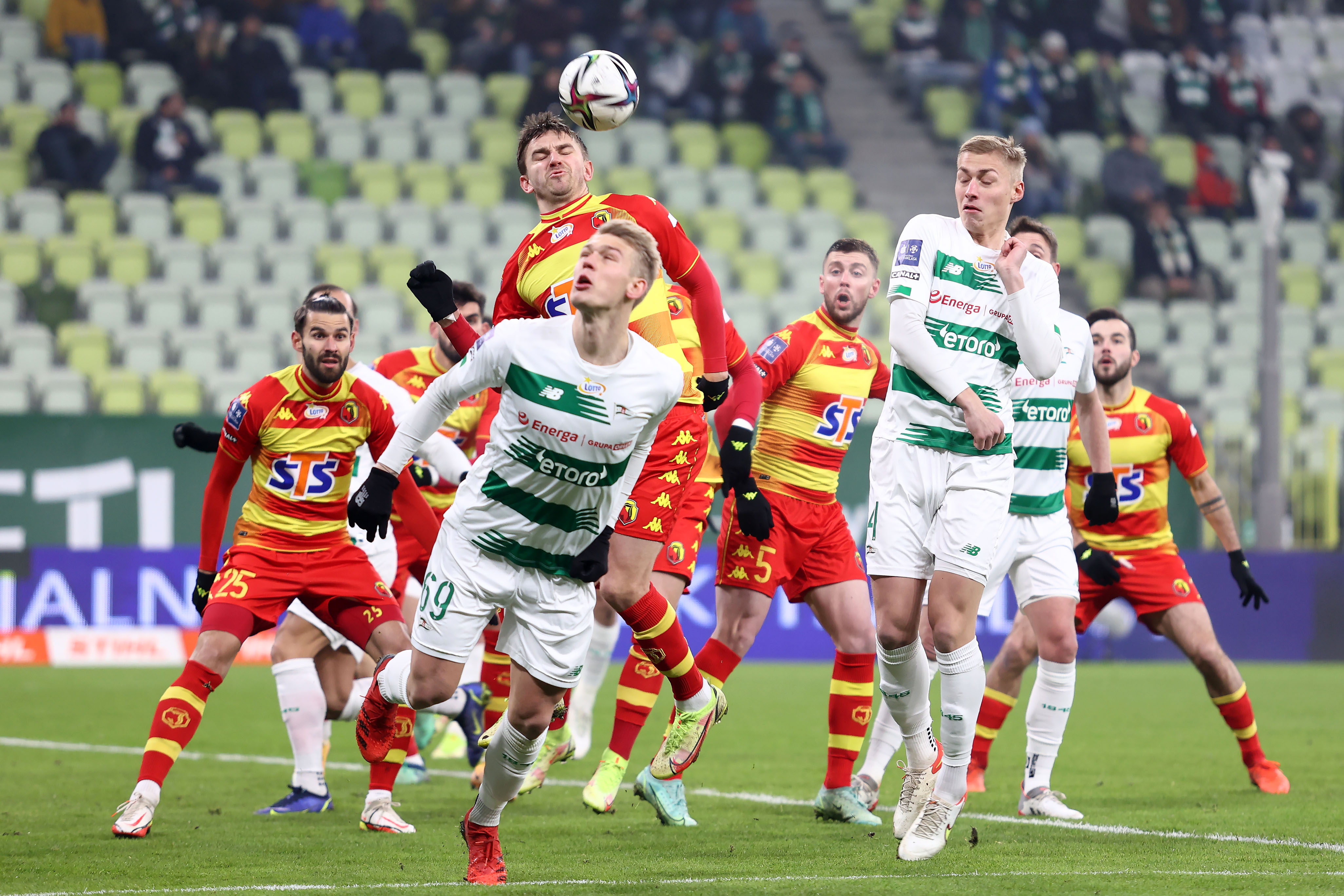 Jagiellonia Białystok pokonała Lechię Gdańsk. Efektowne trafienie Bartosza Bidy [WIDEO]