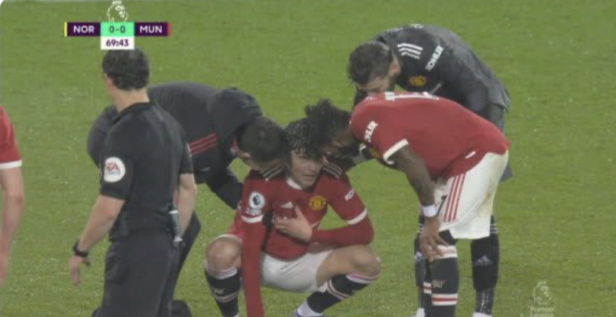 Victor Lindelof zgłosił problemy z oddychaniem. Piłkarz Manchesteru United po pierwszych badaniach [WIDEO]