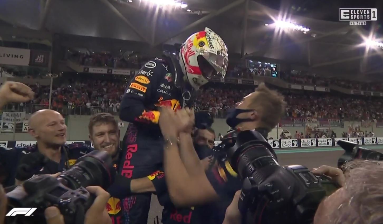 Max Verstappen posumował walkę o mistrzostwo świata, miał łzy w oczach. "Szczęście wreszcie się odwróciło"