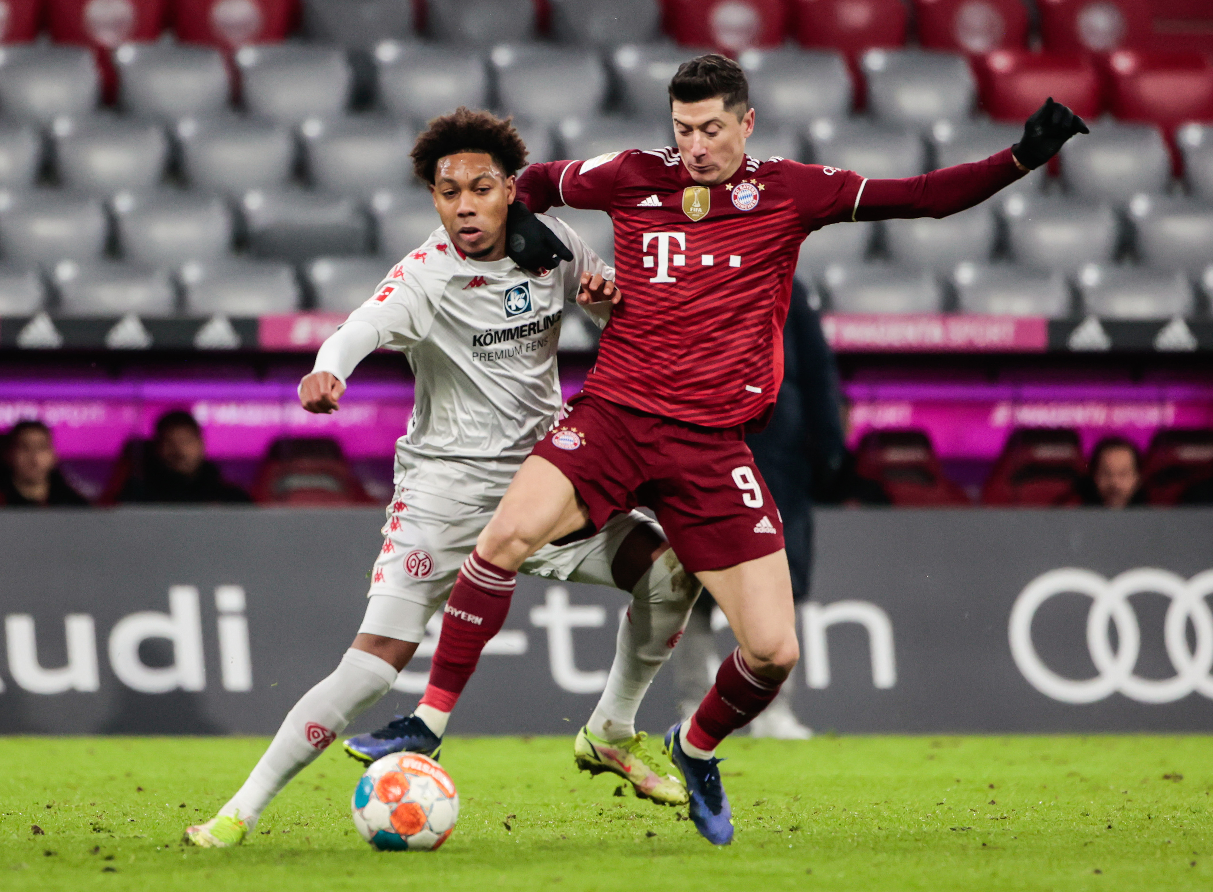 Robert Lewandowski w ogniu krytyki. "Lodowaty najemnik, smutny koniec"