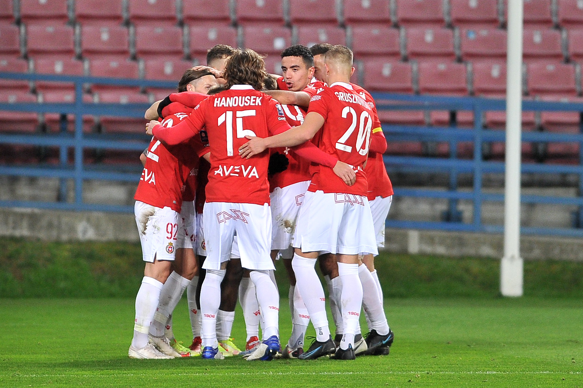 Kapitalny gol Wisły Kraków i pewne zwycięstwo. "Biała Gwiazda" odpowiedziała na krytykę [WIDEO]