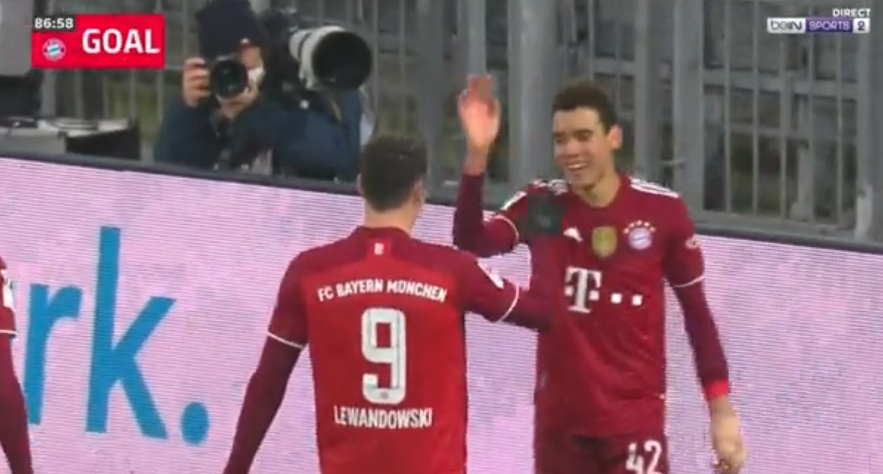 Robert Lewandowski z golem w ostatnim meczu roku! Polak pobił kolejny rekord Gerda Muellera [WIDEO]