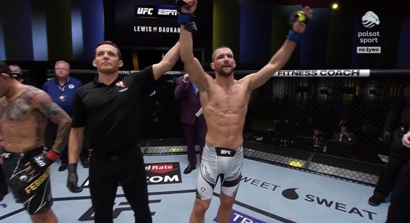 Wielkie zwycięstwo Mateusza Gamrota w UFC. Rywal musiał się poddać [WIDEO]