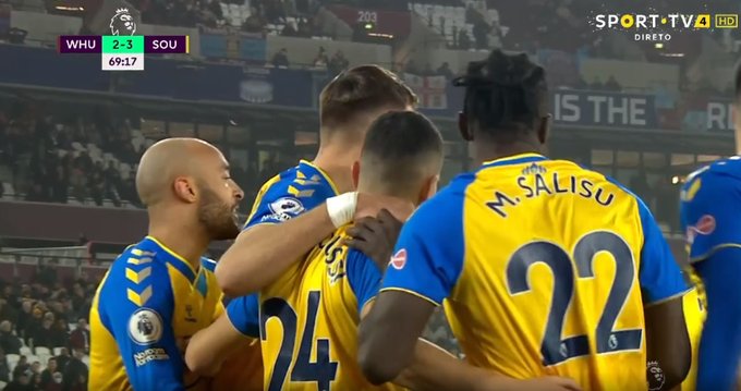 Gol Jana Bednarka na wagę zwycięstwa! Obrońca pokonał Łukasza Fabiańskiego [WIDEO]