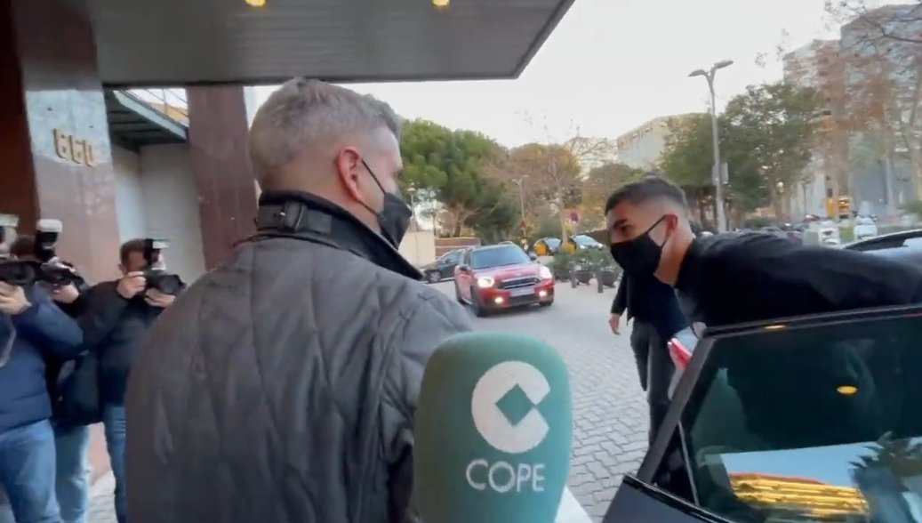 FC Barcelona o krok od hitowego transferu. Piłkarz pojawił się na testach medycznych [WIDEO]