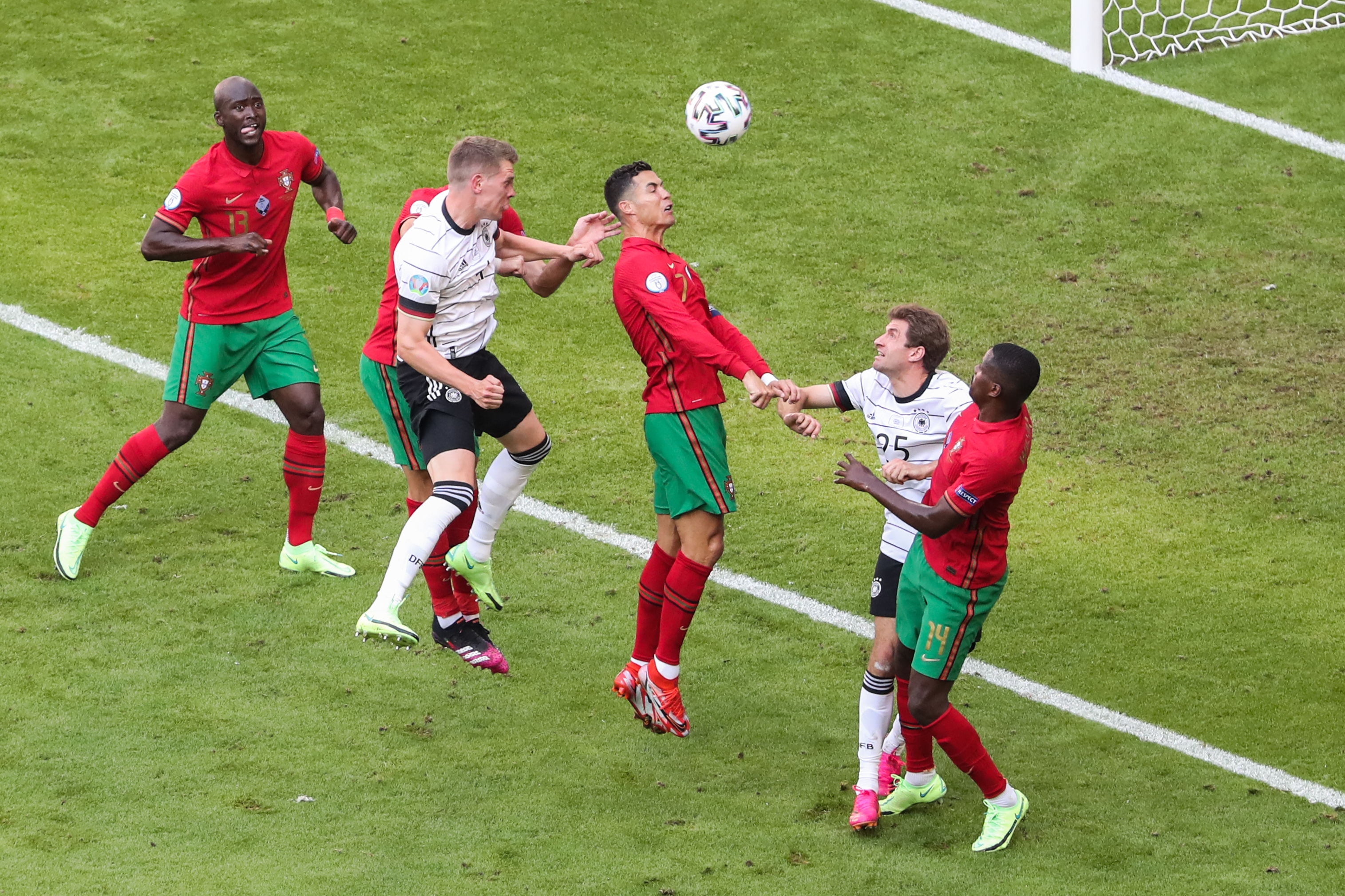 Zaskakujący transfer reprezentanta Niemiec. Bayern Monachium znów musi obejść się smakiem