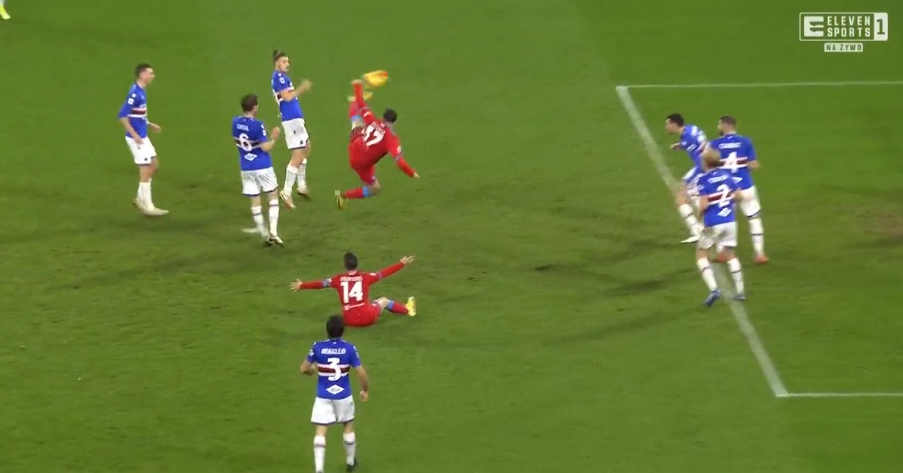 Piękny gol dał zwycięstwo Napoli. Andrea Petagna niczym Zlatan Ibrahimović [WIDEO]