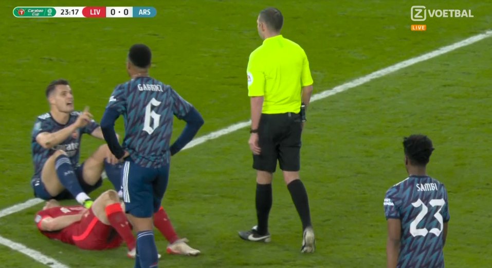 Arsenal w osłabieniu przetrwał na Anfield! Bezmyślna czerwona kartka Granita Xhaki [WIDEO]