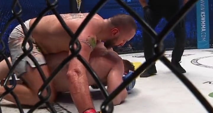 Tomasz Narkun stracił pas mistrzowski KSW! Wojna na wyniszczenie w walce o tytuł [WIDEO]