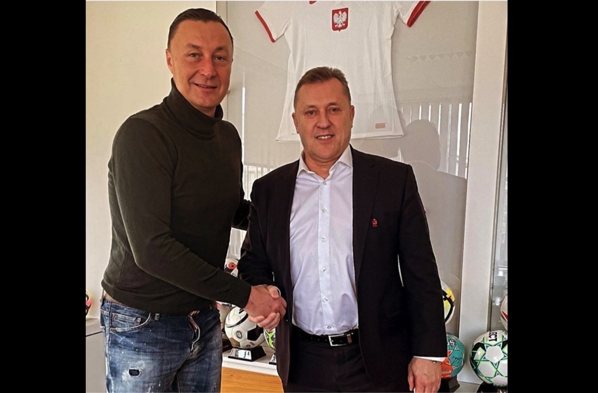 Kulesza czeka, czas leci, reprezentacja traci. A w tle podpowiada Hajto