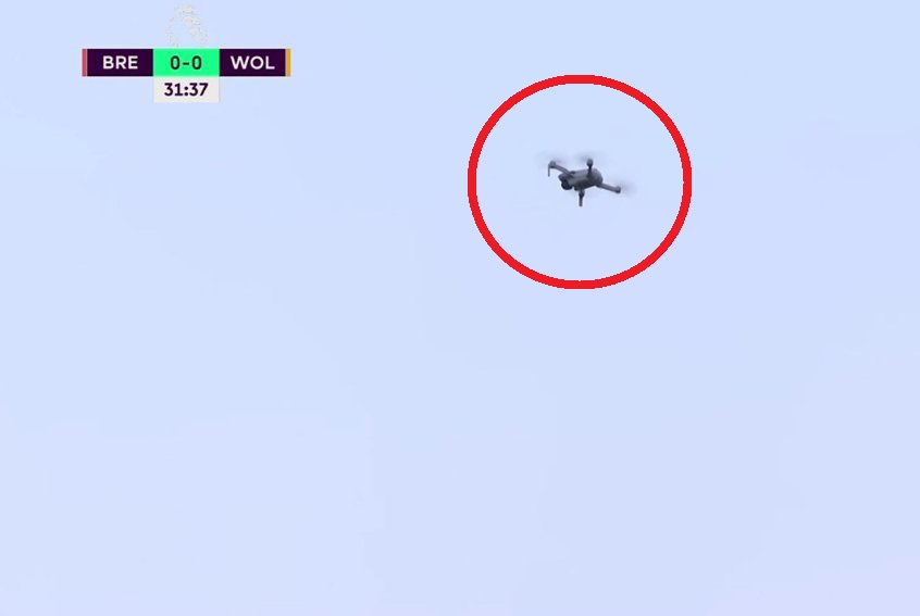 Niezwykła sytuacja w Premier League. Mecz został przerwany przez... drona [WIDEO]