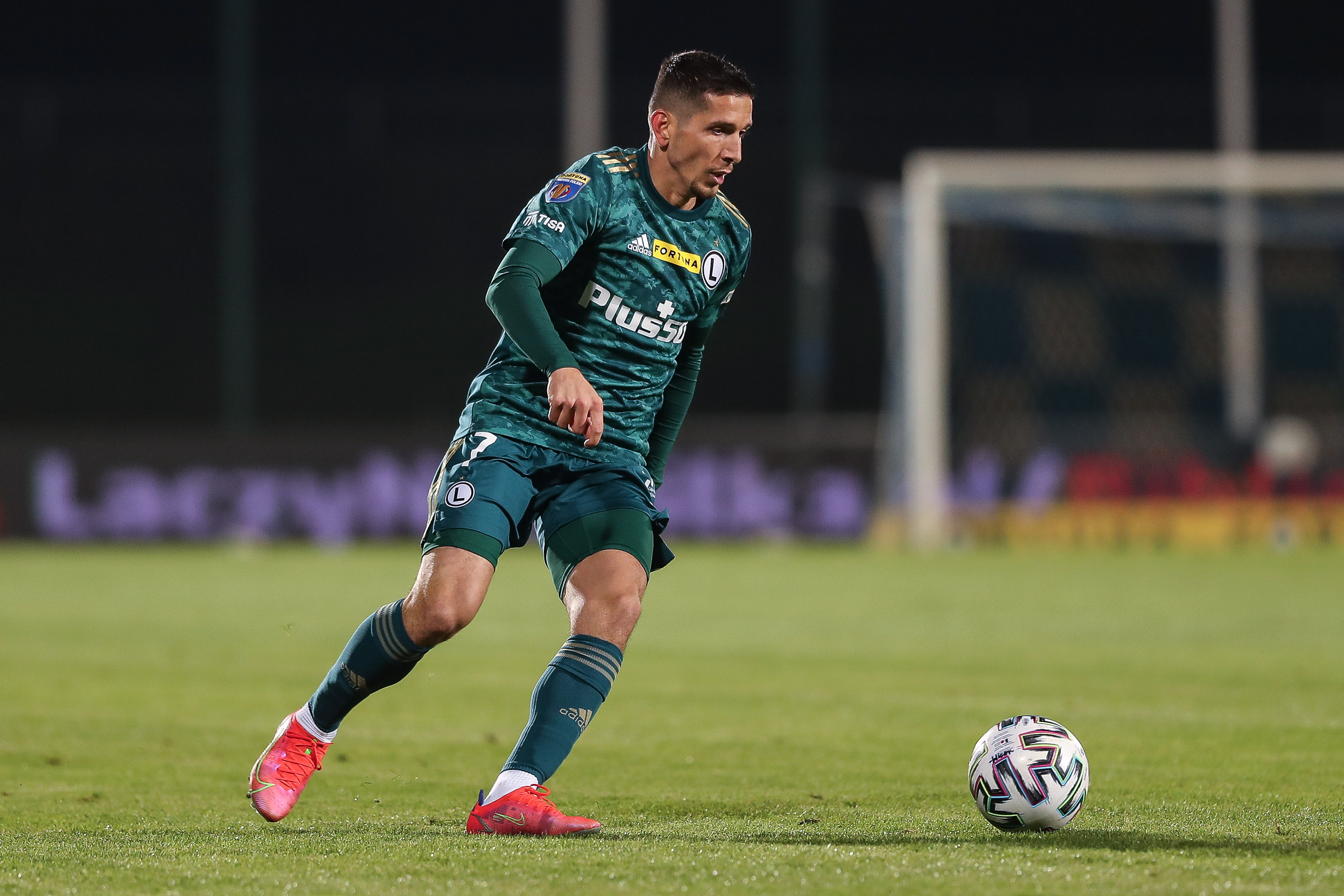 Legia Warszawa chce się pozbyć drogiego nabytku, lecz… nie może. "Jest do odpalenia, ale co zrobić"