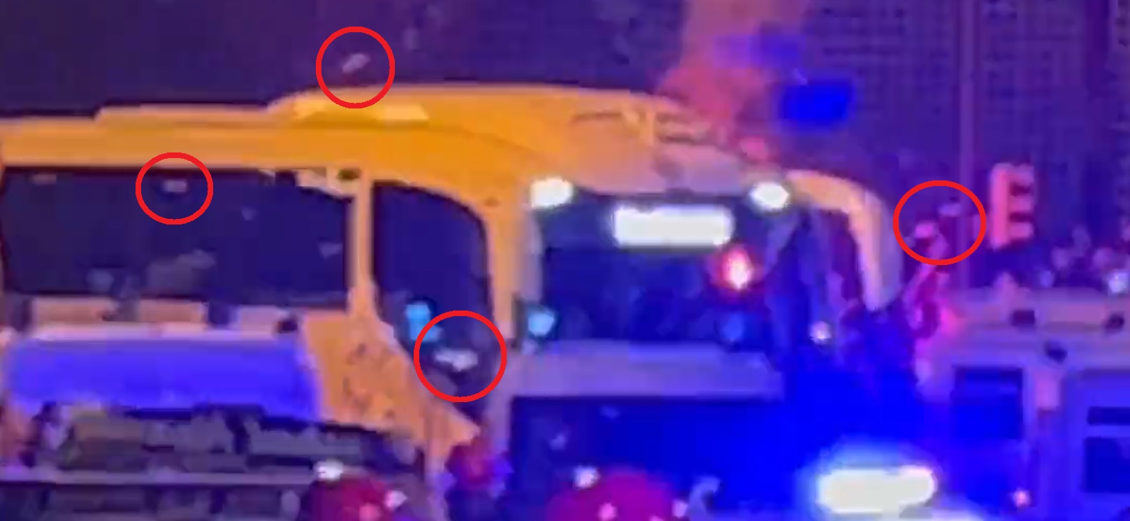 Skandal przed meczem Realu Madryt. Wandale obrzucili i wybili szyby w autokarze "Królewskich" [WIDEO]