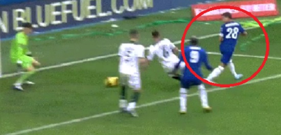 Chelsea przegrywała z trzecioligowcem, ale gola strzelił Azpilicueta. Efektowny gol piętą [WIDEO]
