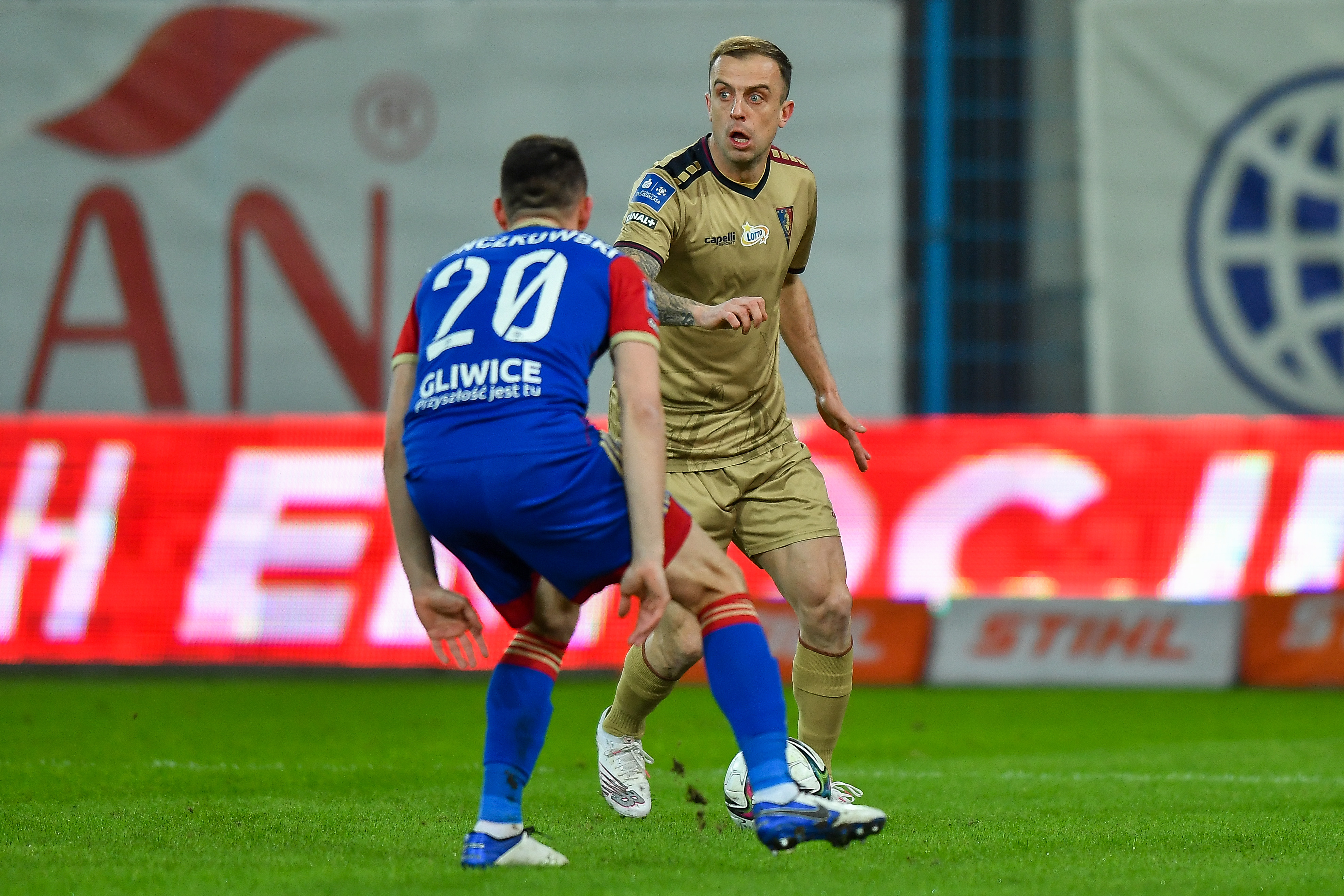 Pogoń Szczecin pokonała Piast Gliwice! Grosicki i debiutant bohaterami "Portowców" [WIDEO]