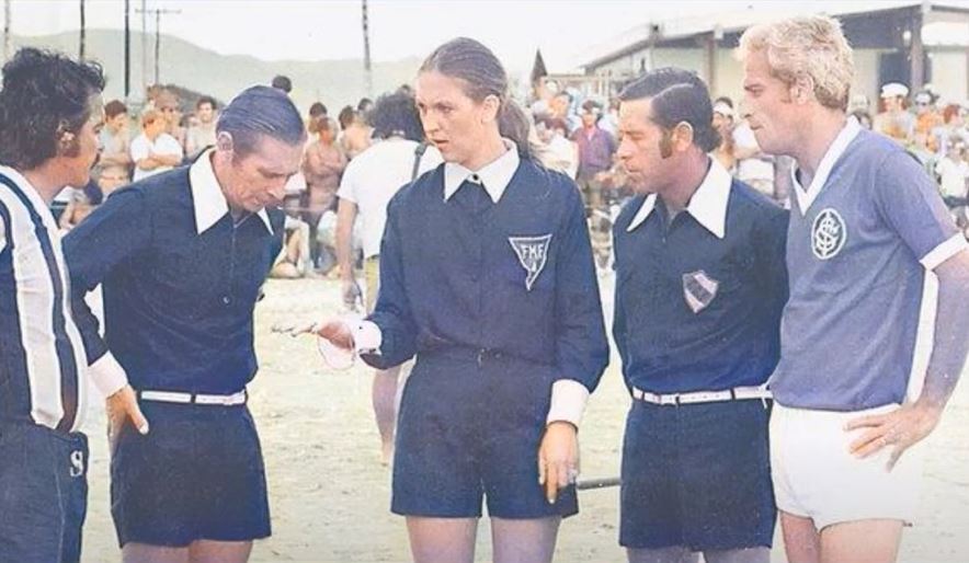 To ona dała przykład innym kobietom w futbolu. Mimo seksizmu i obrzydliwych żartów