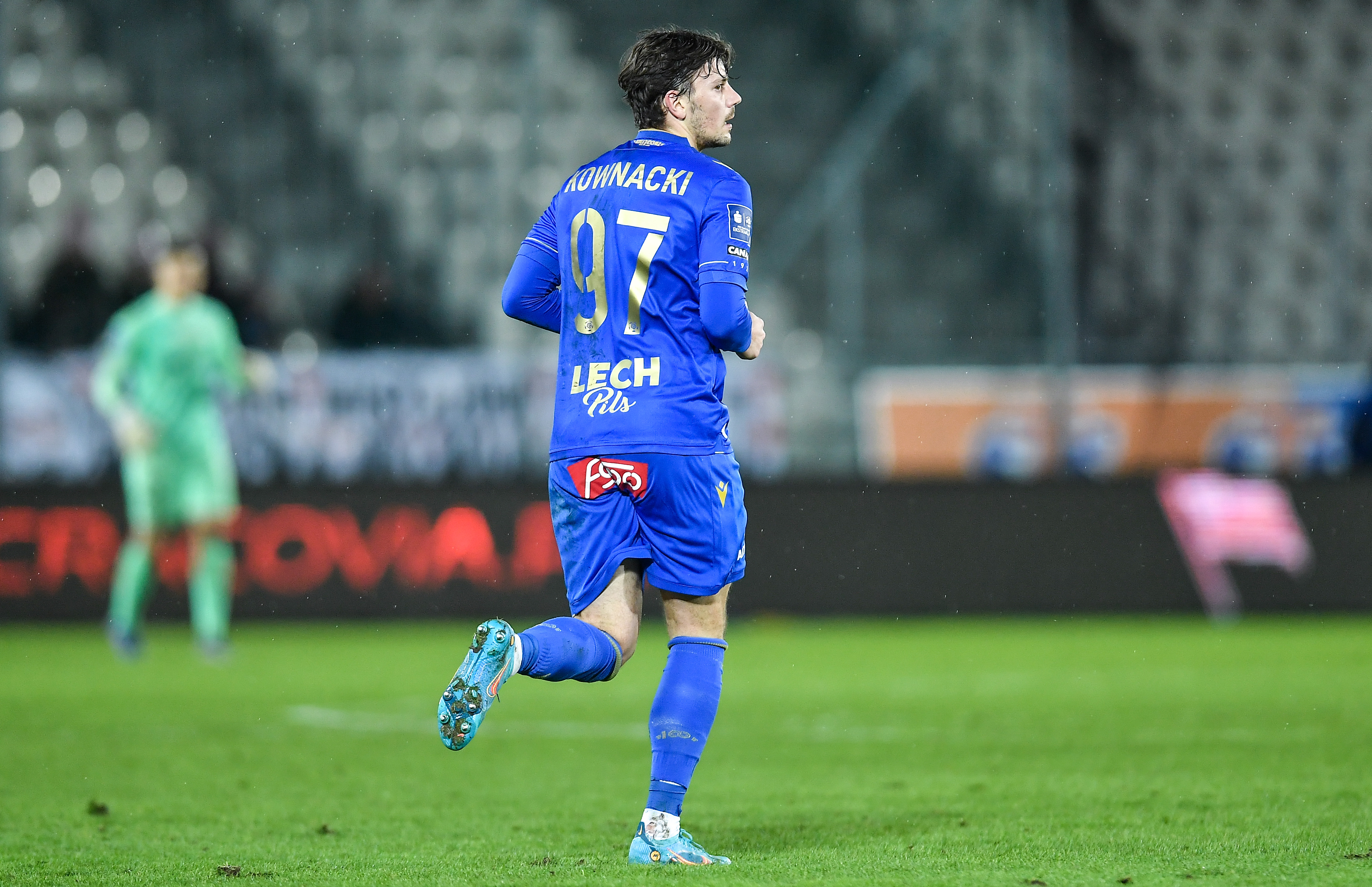 Dawid Kownacki odpowiedział na wulgarny wpis na temat piłkarza Lecha. "Chyba coś Ci się w głowie popie***liło"